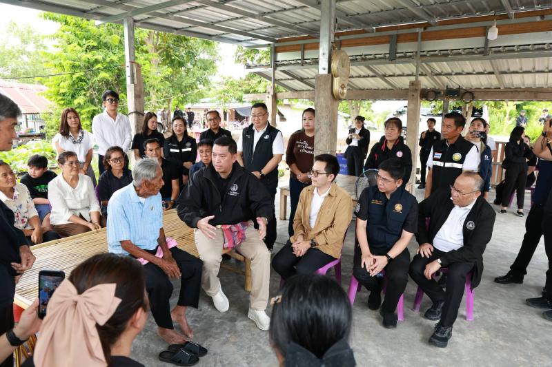 รมว.พม. ลงพื้นที่พ�