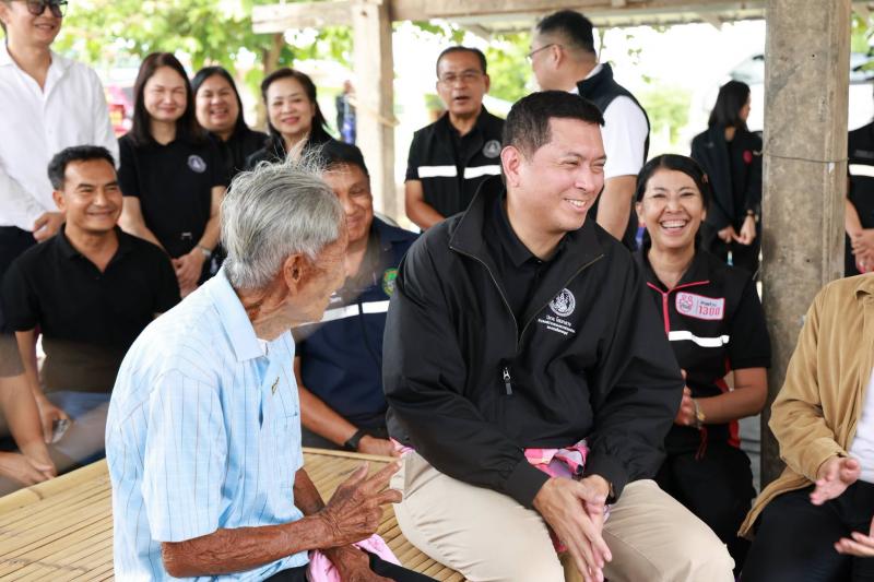 รมว.พม. ลงพื้นที่พ�