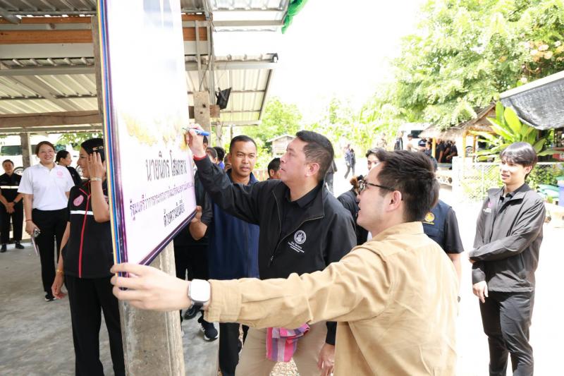 รมว.พม. ลงพื้นที่พ�