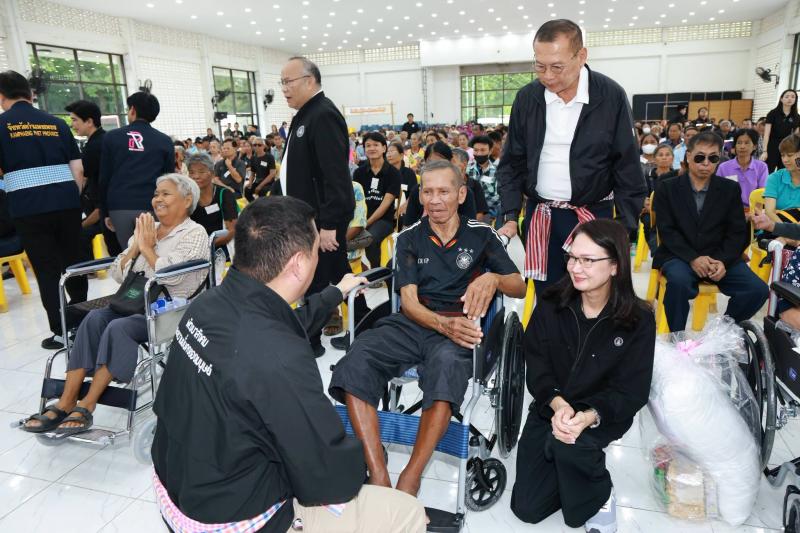 รมว.พม. เป็นประธาน�