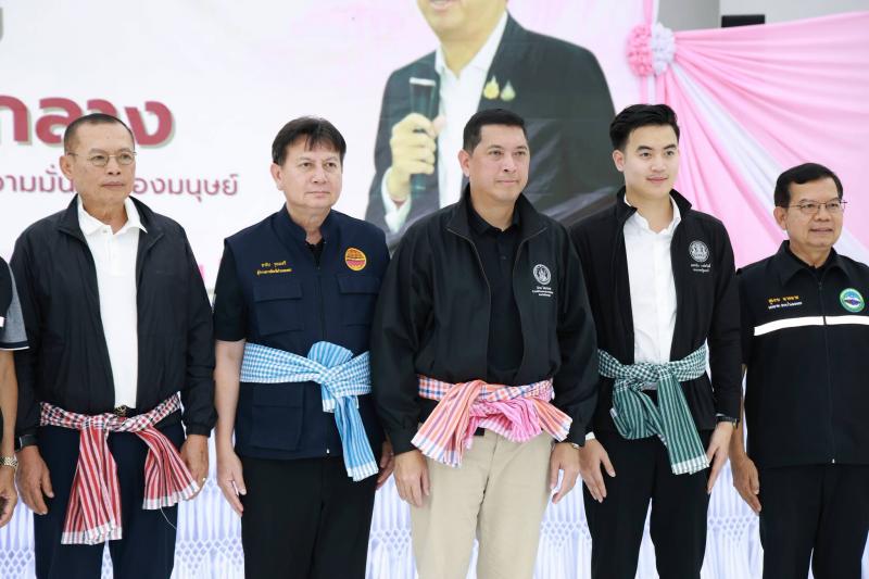 รมว.พม. เป็นประธาน�