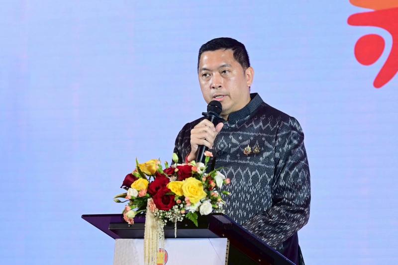 รมว.พม. เป็นประธาน�