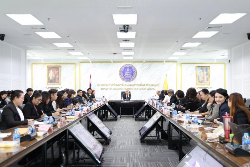 ปลัด พม. เป็นประธา�