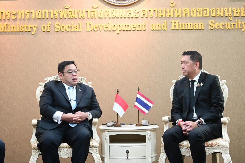 รมว.พม. ให้การต้อน�