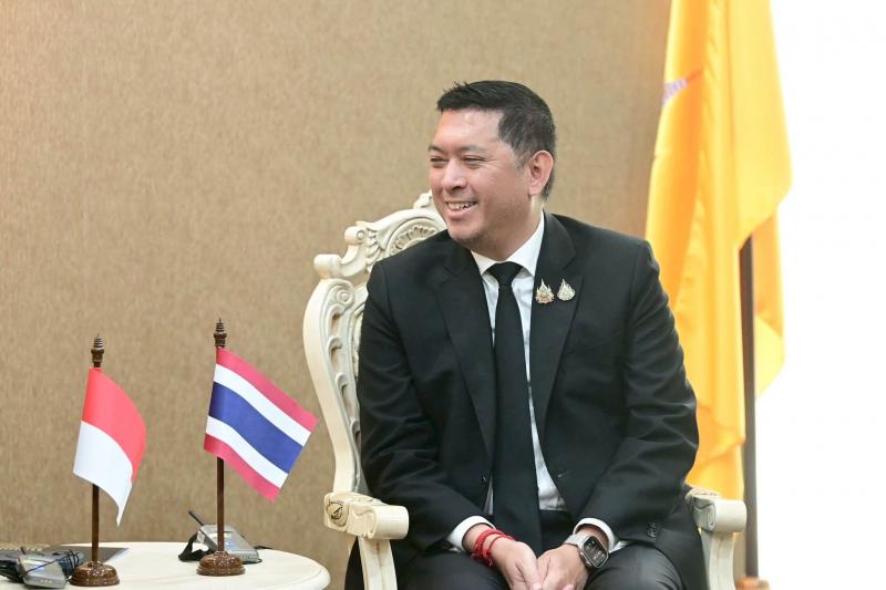 รมว.พม. ให้การต้อน�