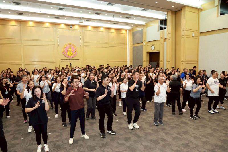 รมว.พม. เป็นประธาน�