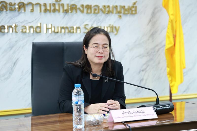 นางเตือนใจ คงสมบั�