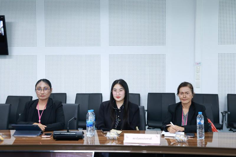 นางเตือนใจ คงสมบั�