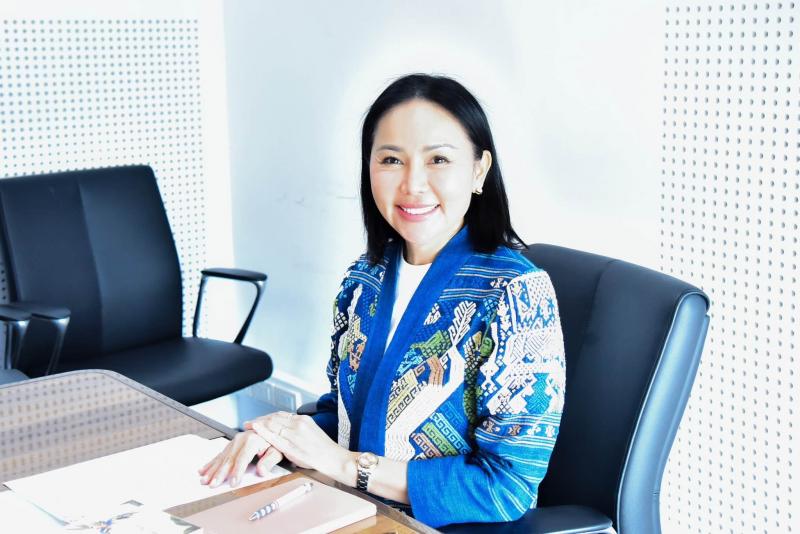 นางสาวชนก จันทาทอ�
