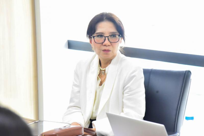 นางสาวชนก จันทาทอ�