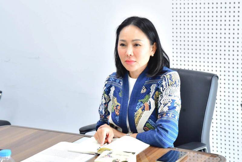 นางสาวชนก จันทาทอ�