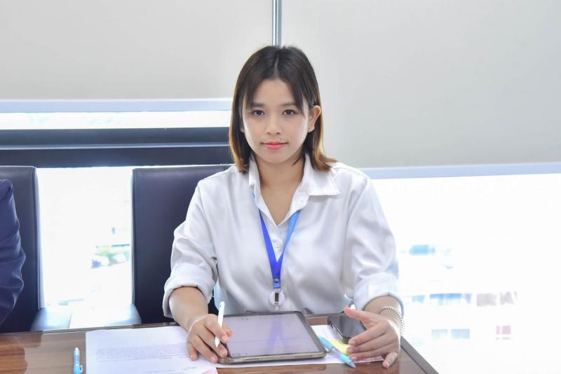 นางสาวชนก จันทาทอ�