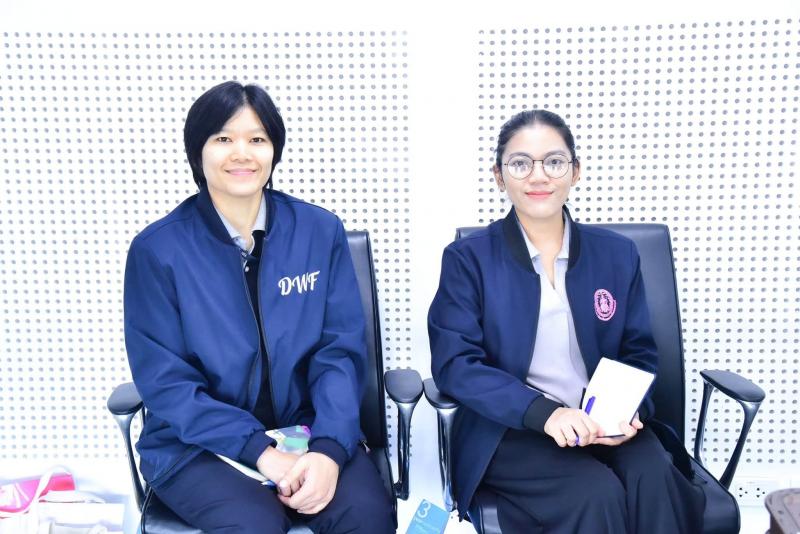 นางสาวชนก จันทาทอ�