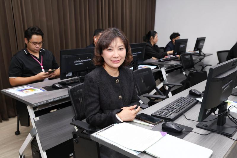 นางเตือนใจ คงสมบั�