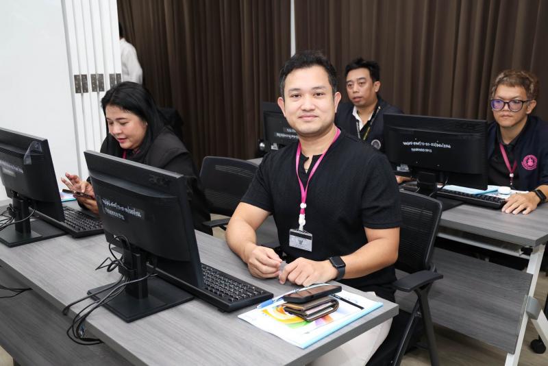 นางเตือนใจ คงสมบั�