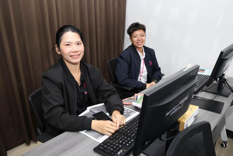 นางเตือนใจ คงสมบั�