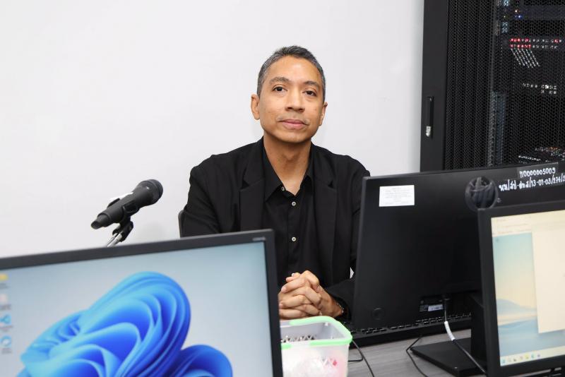 นางเตือนใจ คงสมบั�
