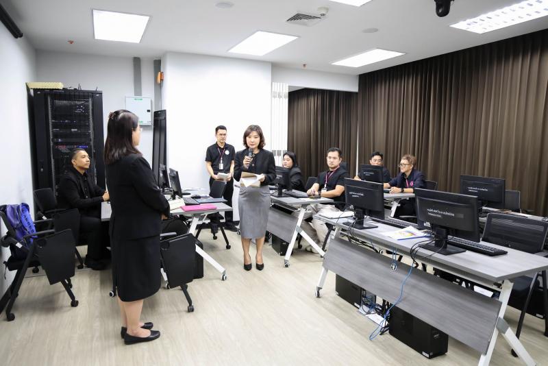 นางเตือนใจ คงสมบั�