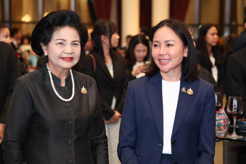 นางสาวชนก จันทาทอ�