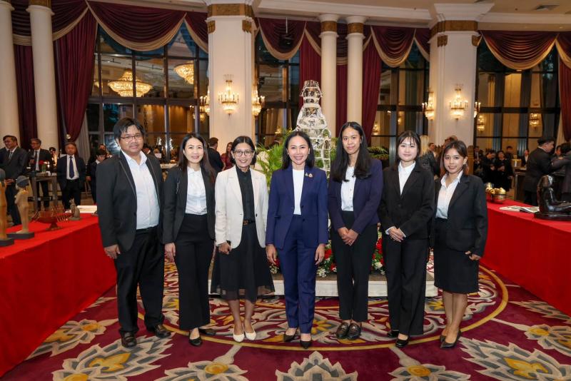 นางสาวชนก จันทาทอ�