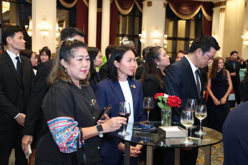 นางสาวชนก จันทาทอ�