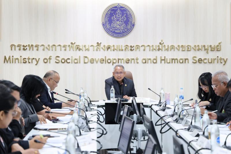 ปลัด พม. เป็นประธา�