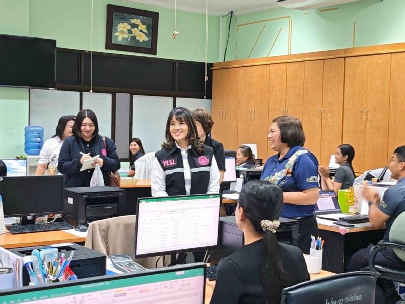 นางสาวชวนชม จันทะ�