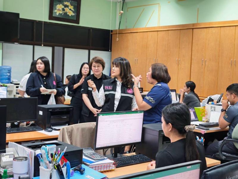 นางสาวชวนชม จันทะ�