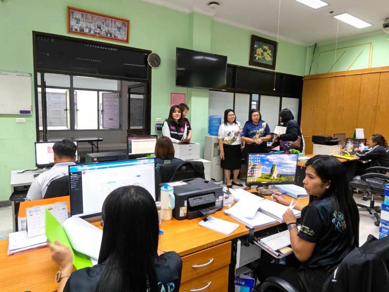 นางสาวชวนชม จันทะ�