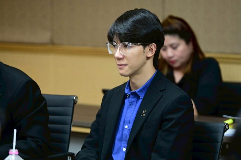 รมว.พม. ให้การต้อน�