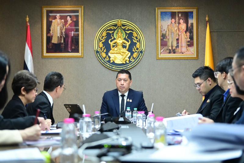 รมว.พม. ให้การต้อน�