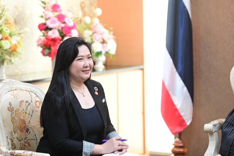 รมว.พม. ให้การต้อน�