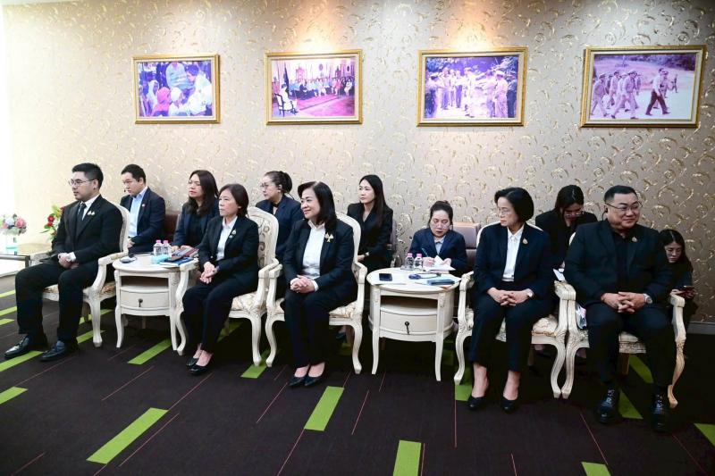 รมว.พม. ให้การต้อน�
