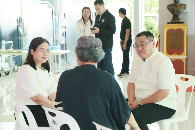 นางเตือนใจ คงสมบั�