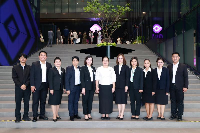 นางเตือนใจ คงสมบั�