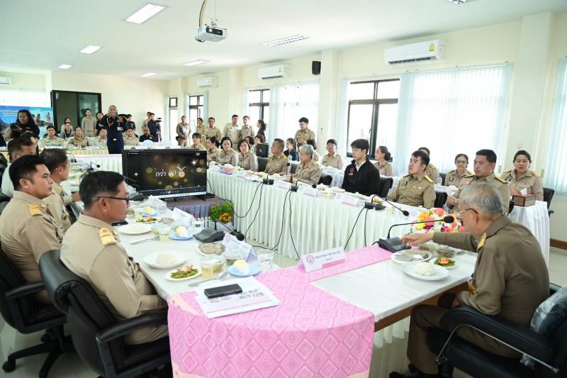 "นิกร" รมว.พม. ร่�