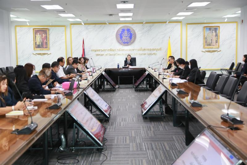 นางสาวนภาพร เมฆาผ�