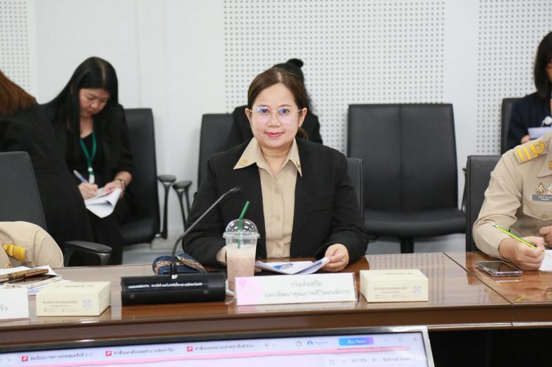 นางสาวนภาพร เมฆาผ�