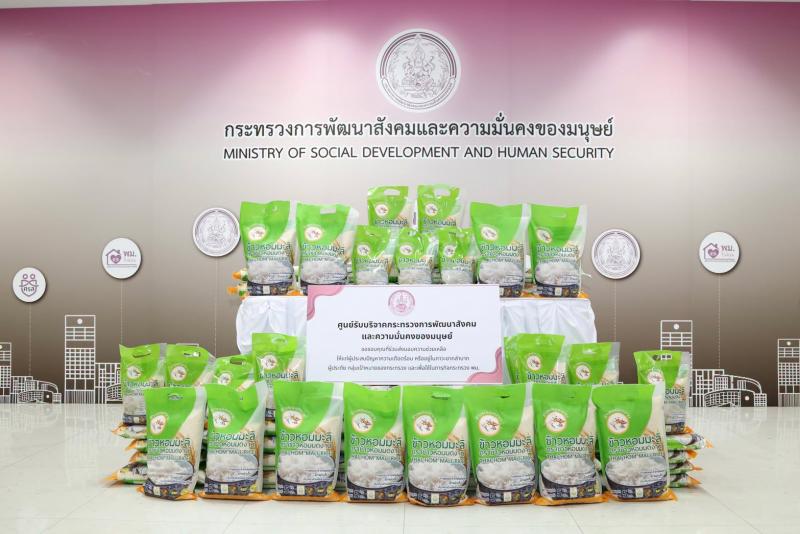 ปลัด พม. รับมอบข้า�