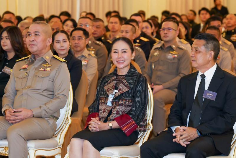 นางสาวชนก จันทาทอ�