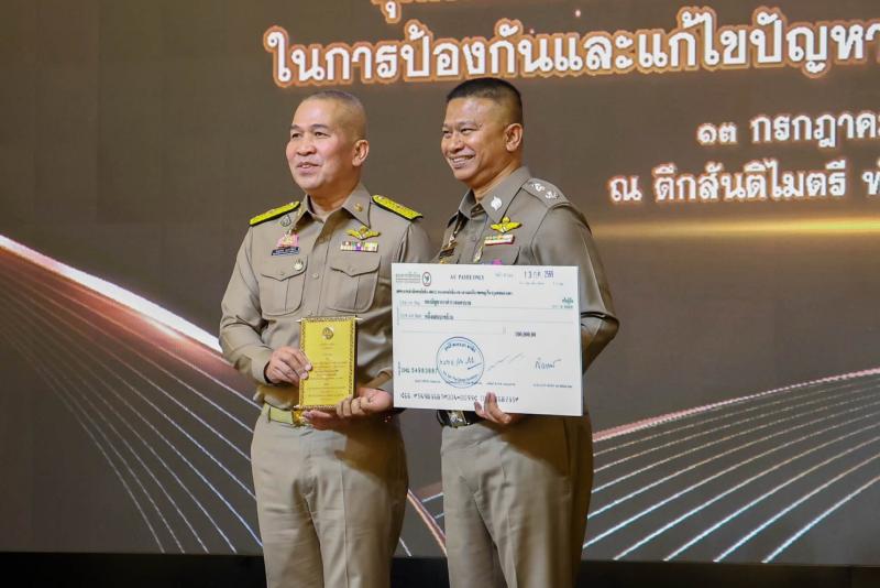 นางสาวชนก จันทาทอ�