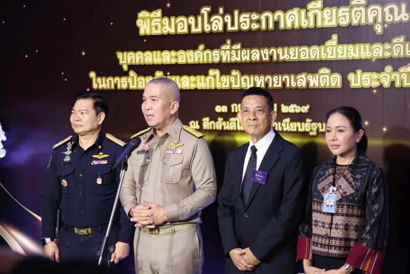 นางสาวชนก จันทาทอ�