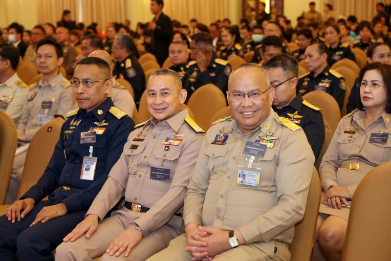 นางสาวชนก จันทาทอ�