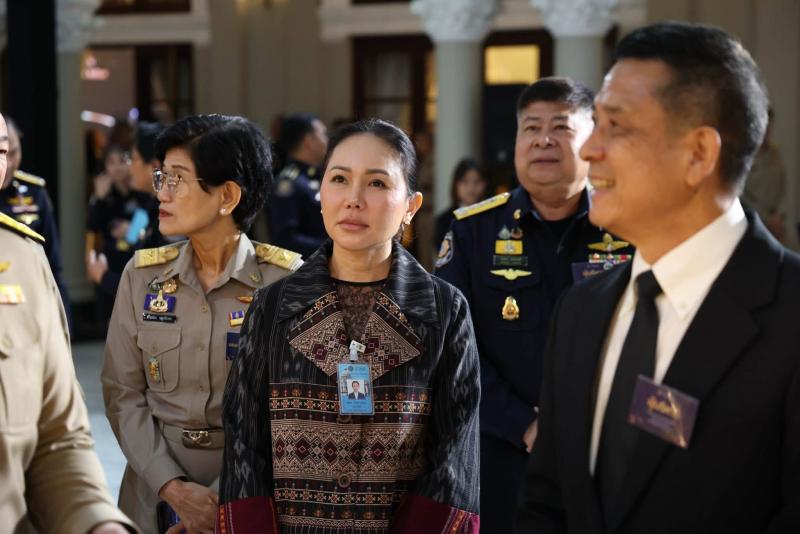 นางสาวชนก จันทาทอ�