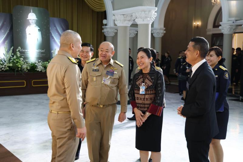 นางสาวชนก จันทาทอ�