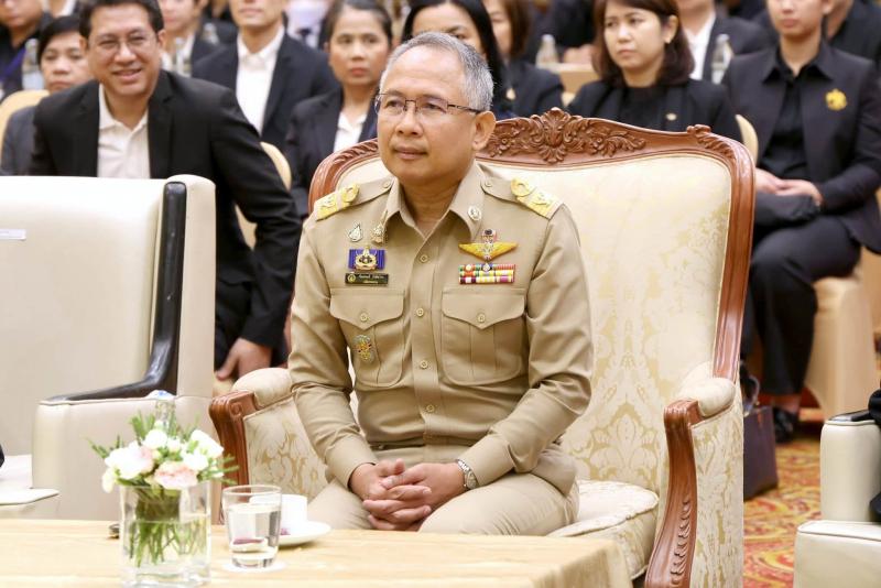 ปลัด พม. เป็นประธา�