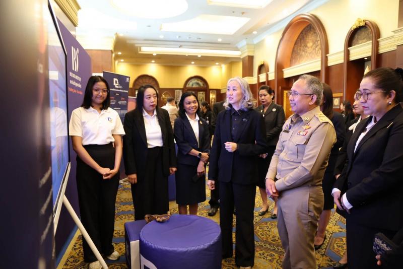 ปลัด พม. เป็นประธา�