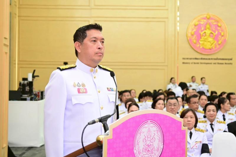 รมว.พม. ทูลรายงานว�