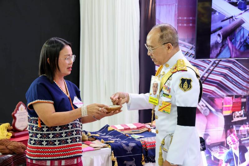 รมว.พม. ทูลรายงานว�