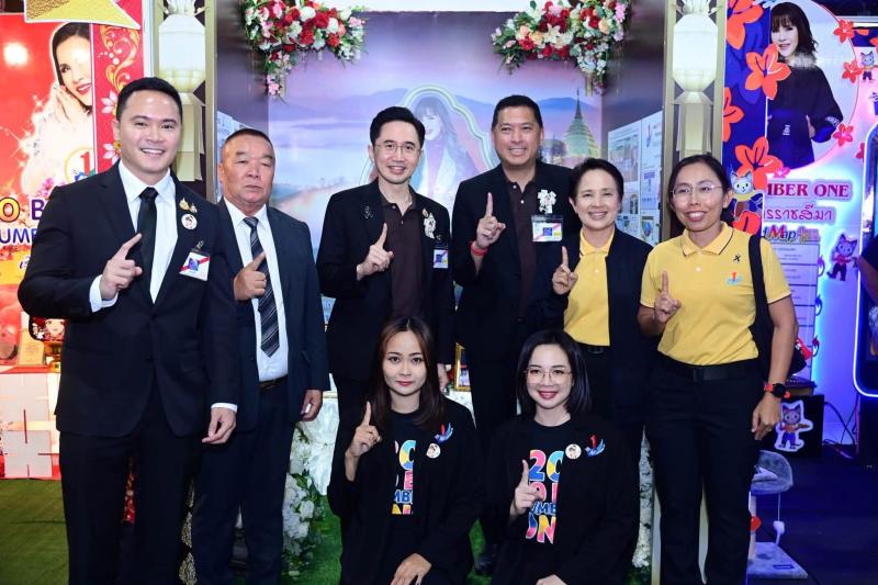 นายนิกร โสมกลาง รั